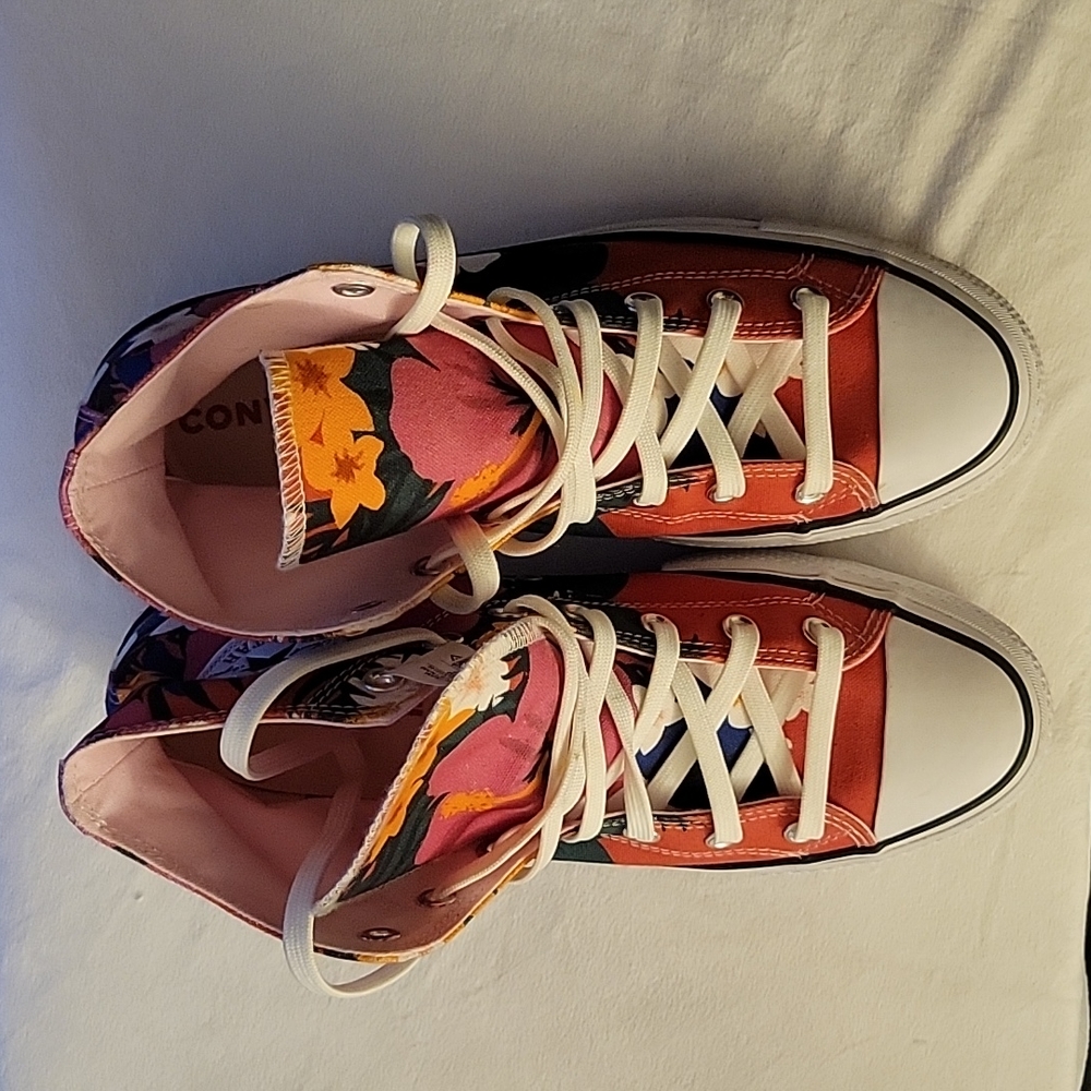 Gently used Womens platform Converse